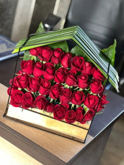 باکس گل شیک با گل رز قرمز